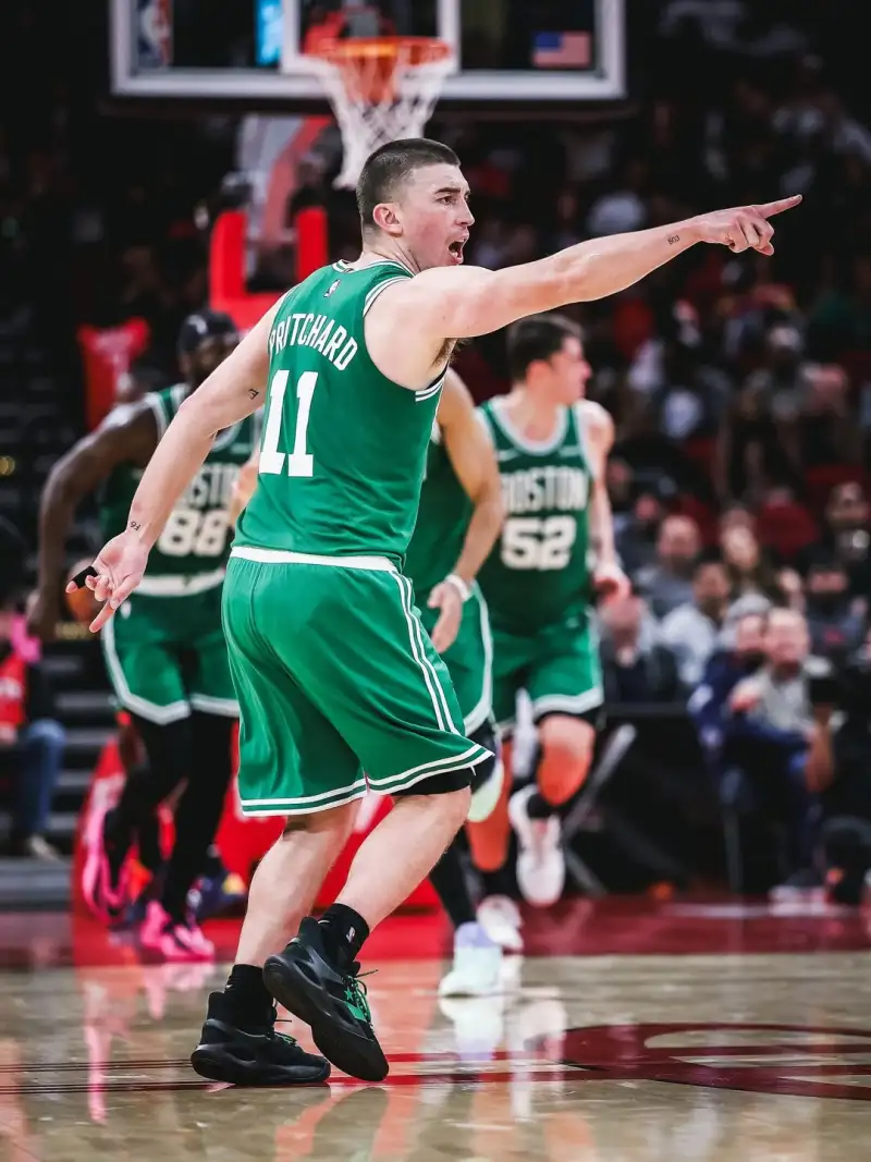 亚博体育官网-两胜德州！凯尔特人官方晒赛场照庆祝球队接连独行侠和火箭