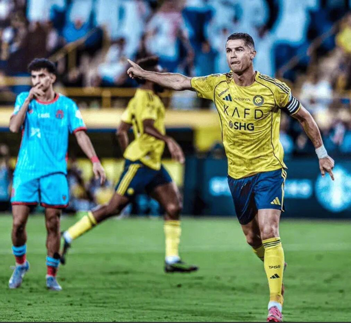 亚博中国官网-C罗称赞球队精神表现，伤势好转即将归队|克里斯蒂亚诺·罗纳尔多|沙特|教练|队友|领先_新浪体育_新浪新闻